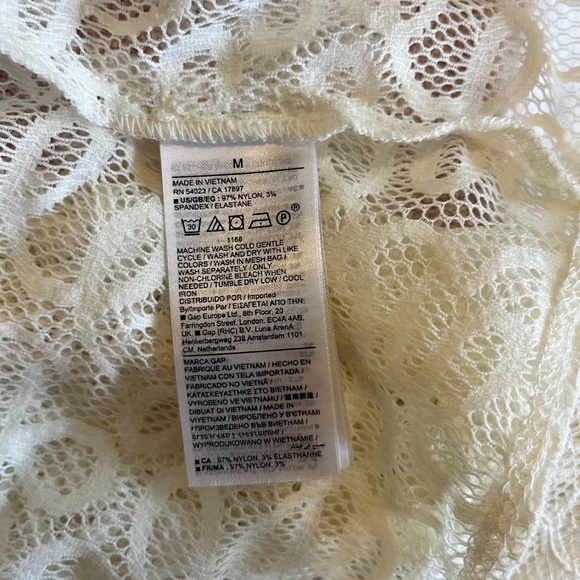 NWT Crochet Laced Mockneck Blouse, Sz M - Picture 4 of 5